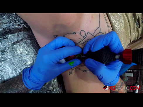 ❤️ Extrem tätowierte Hottie Sully Savage hat ein Tattoo auf ihrer Klitoris ❤️ Porno vk bei uns de.banglablog.top ﹏